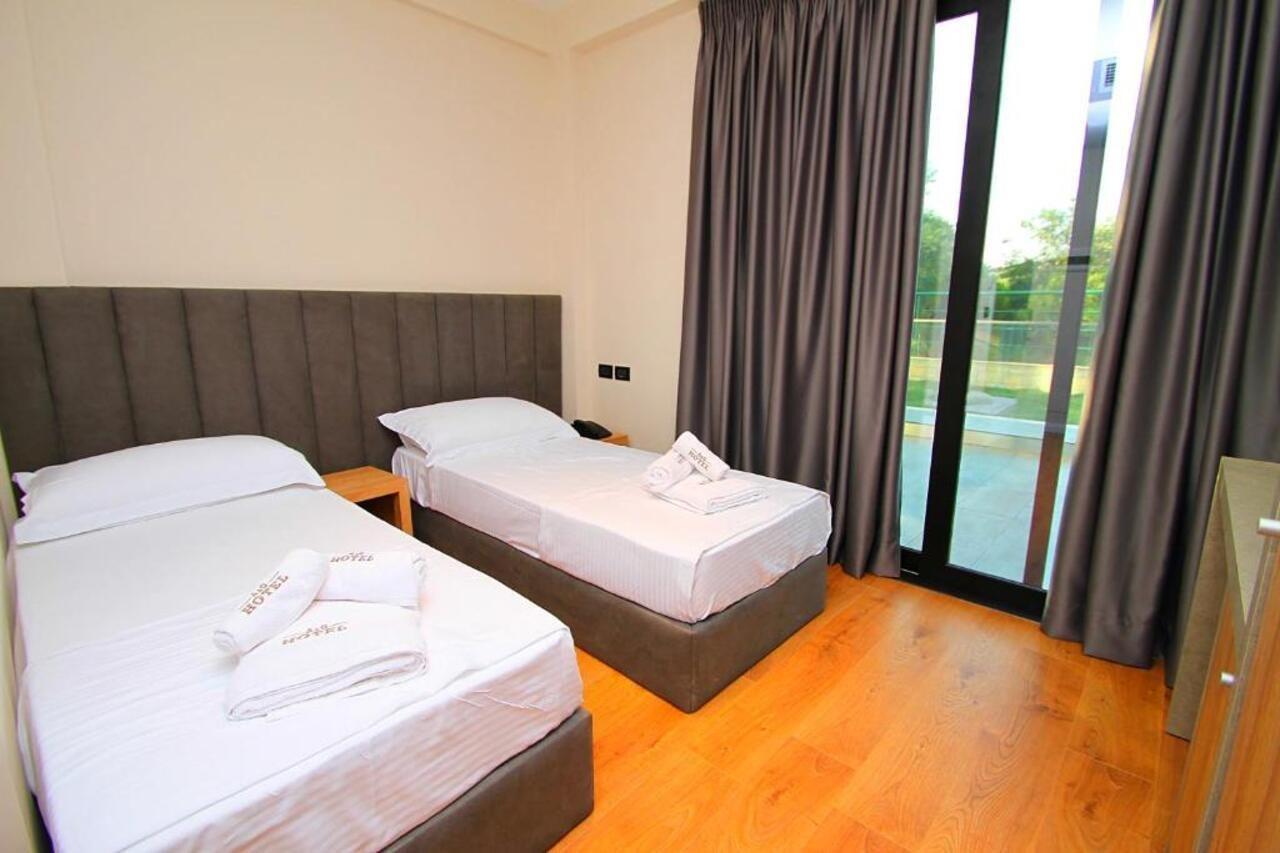 A&G Hotel Radhimë 外观 照片