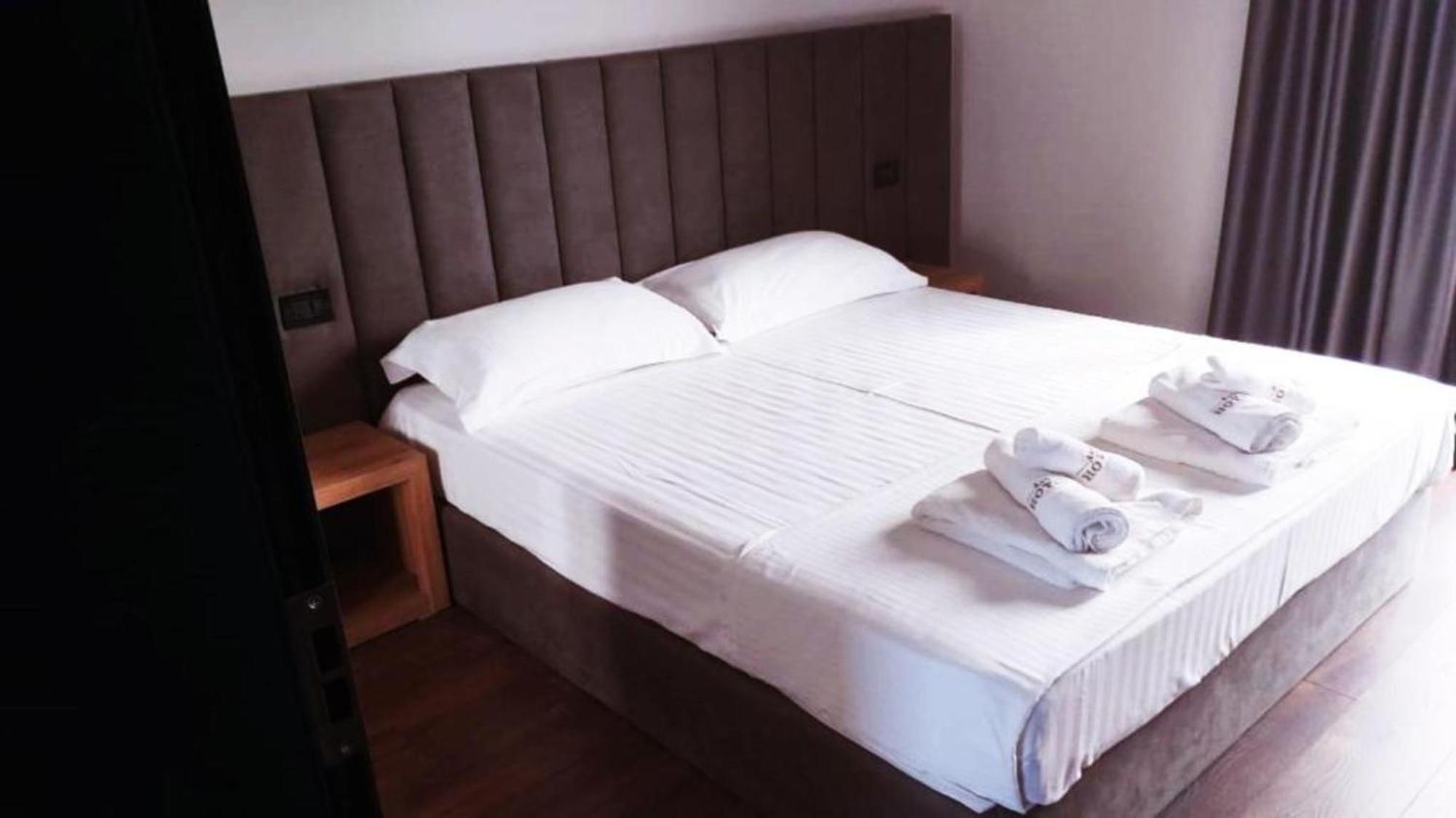 A&G Hotel Radhimë 外观 照片