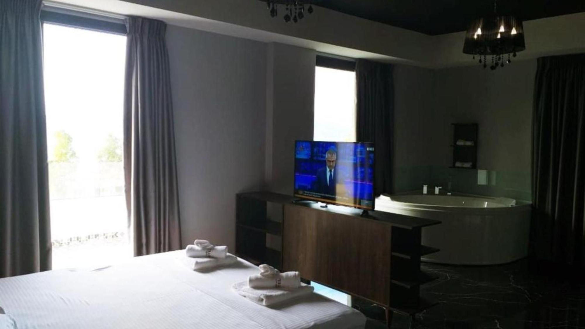 A&G Hotel Radhimë 外观 照片