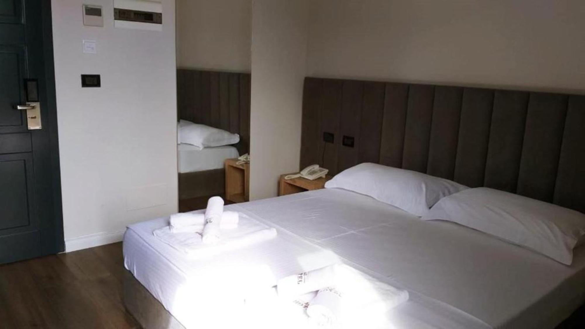 A&G Hotel Radhimë 外观 照片