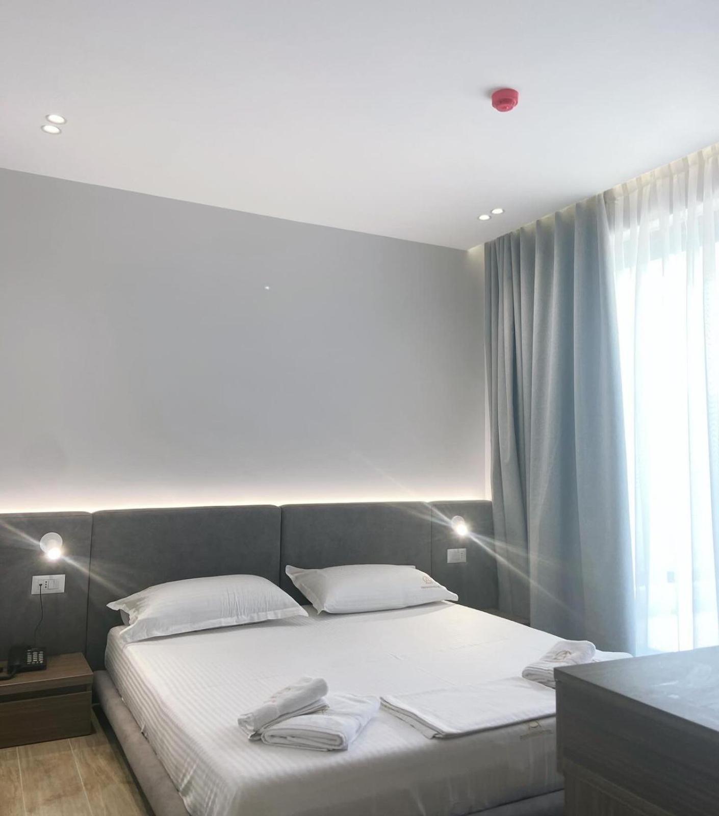 A&G Hotel Radhimë 外观 照片