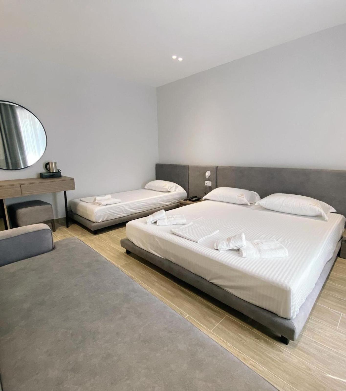 A&G Hotel Radhimë 外观 照片