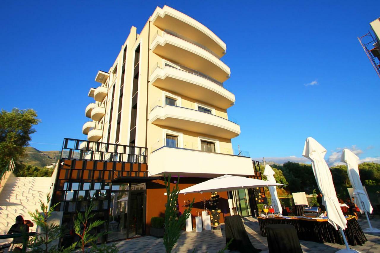 A&G Hotel Radhimë 外观 照片