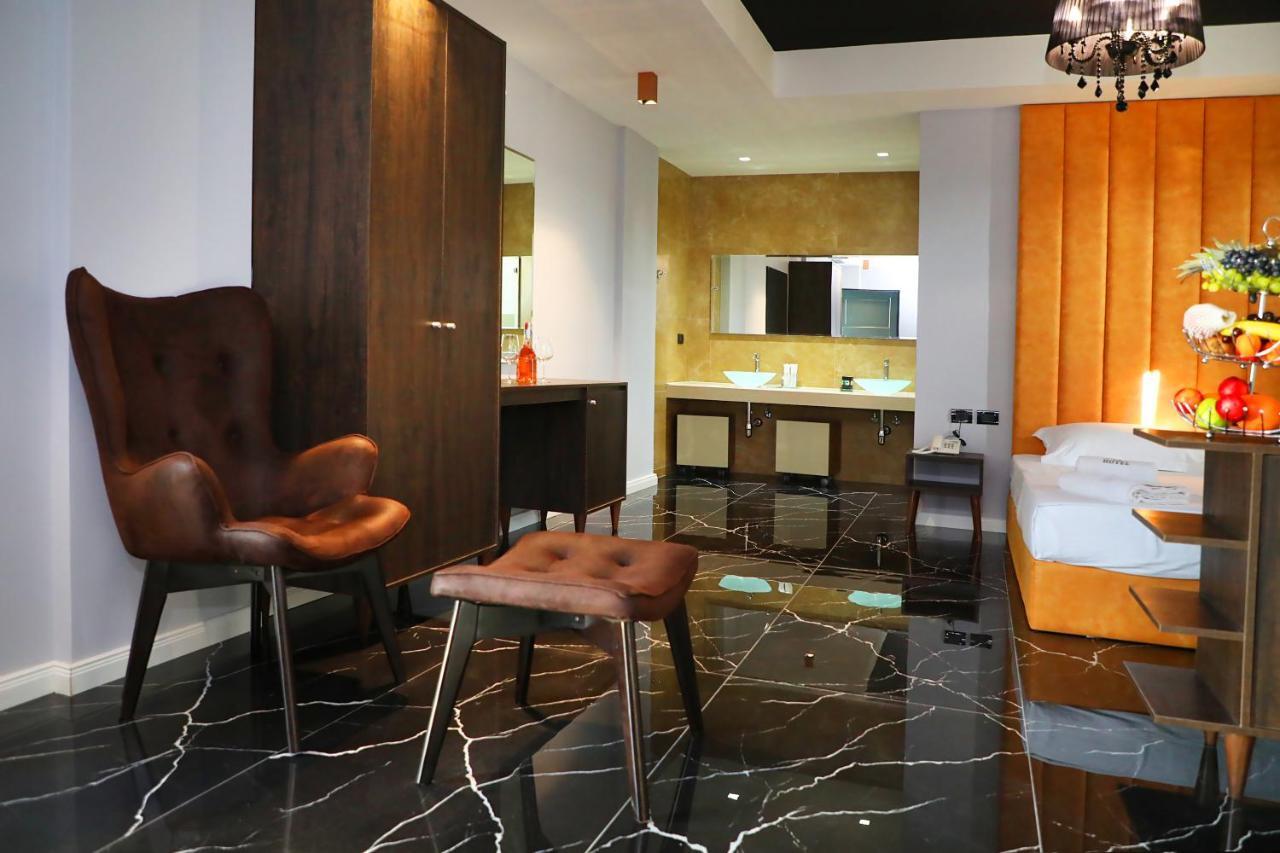 A&G Hotel Radhimë 外观 照片